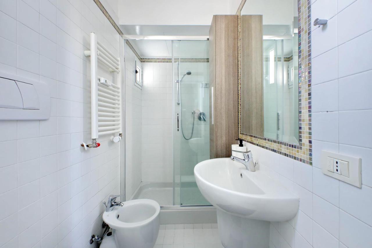 Domus Lou Elegante Appartamento In Trastevere Roma Exterior photo